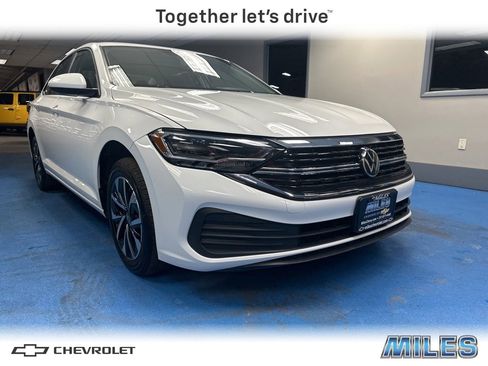 Used 2024 Volkswagen Jetta S image 1