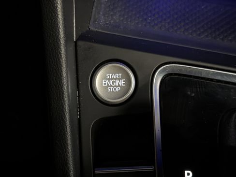 Certified 2021 Volkswagen Jetta SEL Premium image 30