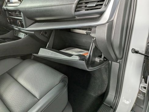 Used 2024 Nissan Rogue SV w/ SV Premium Package image 33