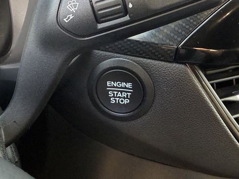 Used 2025 Ford Escape ST-Line image 25