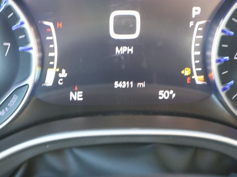 Used 2025 Chrysler Pacifica Select image 29