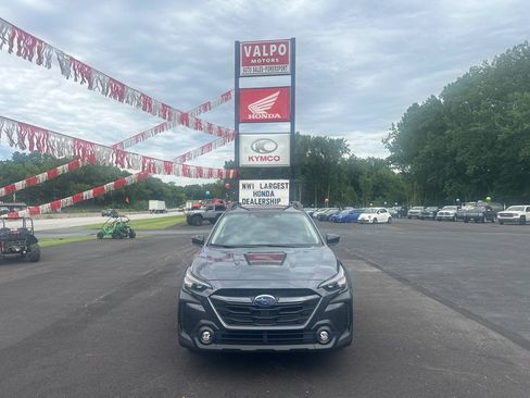 Used 2023 Subaru Outback Premium AWD/4WD image 3