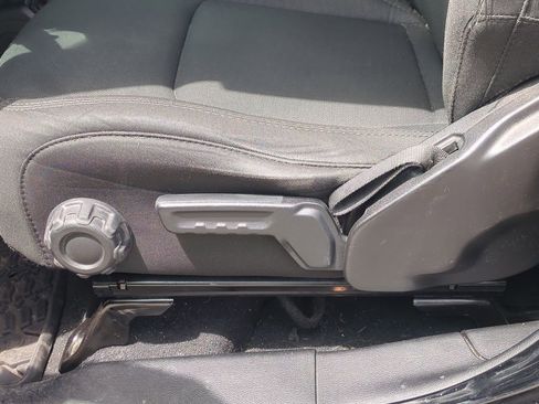 Used 2019 Jeep Wrangler Unlimited Sahara image 21