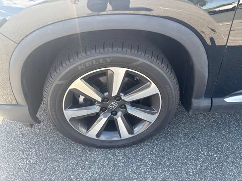 Used 2023 Honda Pilot Touring image 9