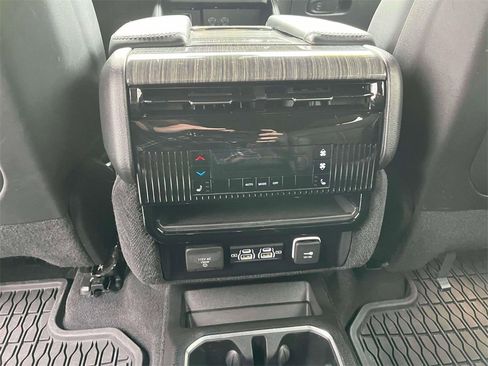 Used 2022 Jeep Wagoneer Series III w/ Flexible Seating Group image 14