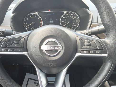 Used 2024 Nissan Altima 2.5 SV FWD image 12