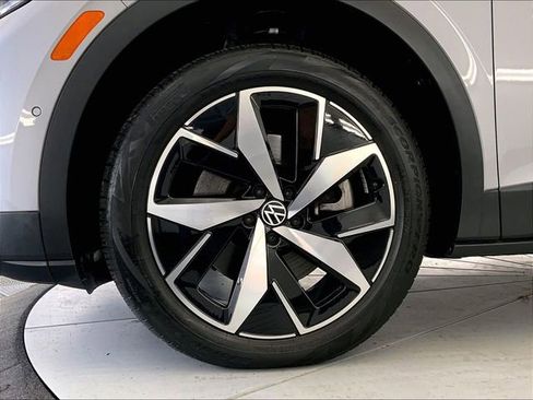 Used 2023 Volkswagen ID.4 Pro S AWD/4WD image 9