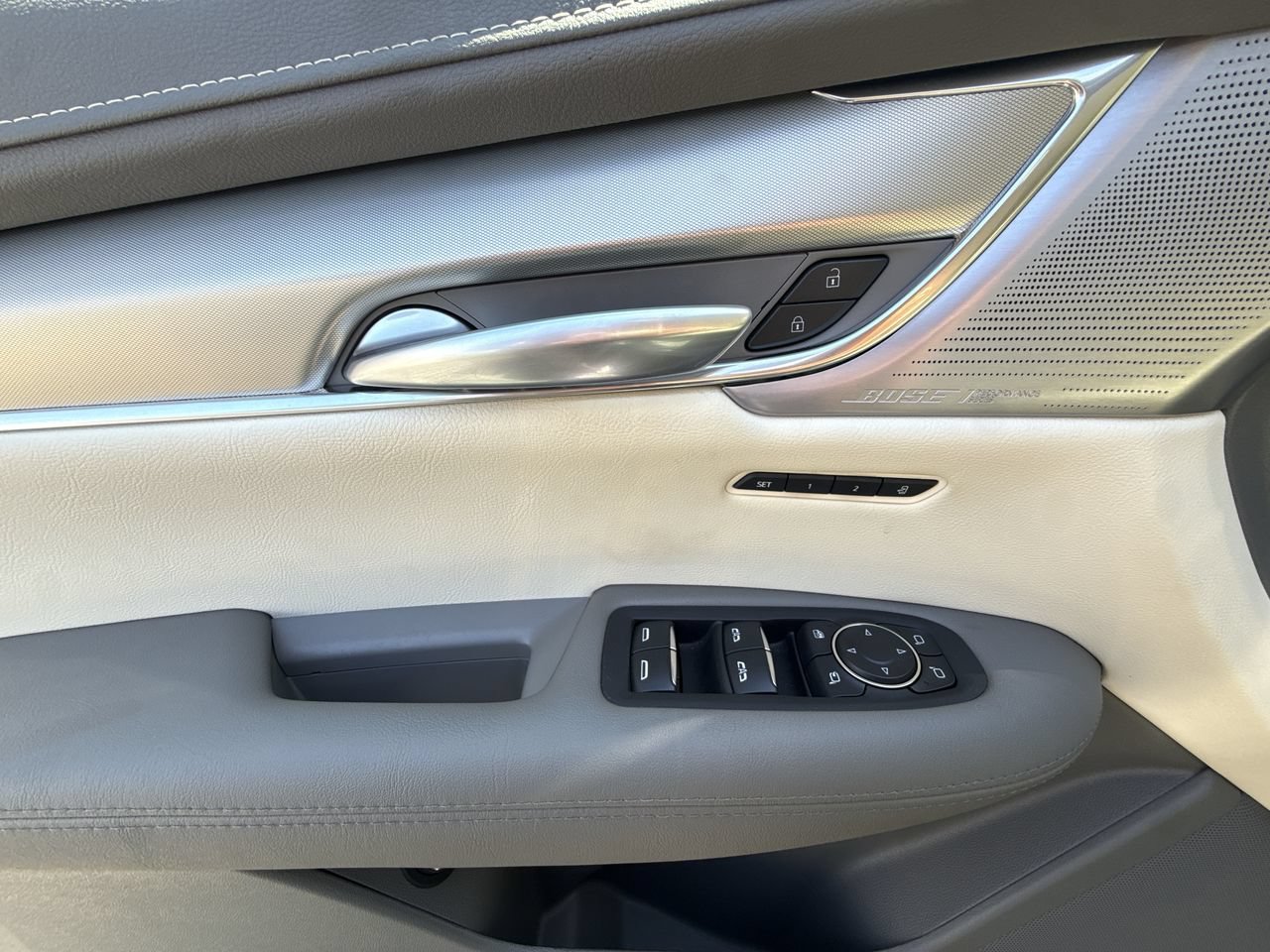 Certified 2024 Cadillac XT5 Premium Luxury w/ LPO, Premium Carpet Package FWD image 23