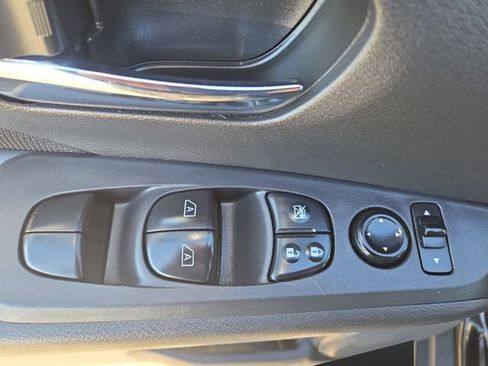 Used 2023 Nissan Kicks SV image 17