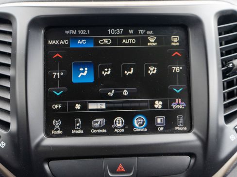Used 2017 Jeep Cherokee Limited w/ Trailer Tow Group AWD/4WD image 17