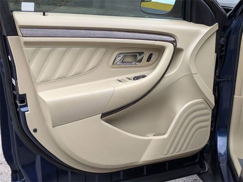 Used 2016 Ford Taurus Limited image 9
