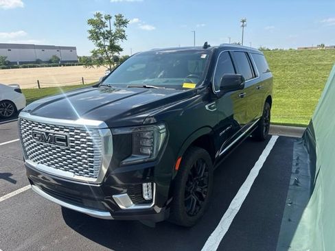 Used 2023 GMC Yukon XL Denali AWD/4WD image 2