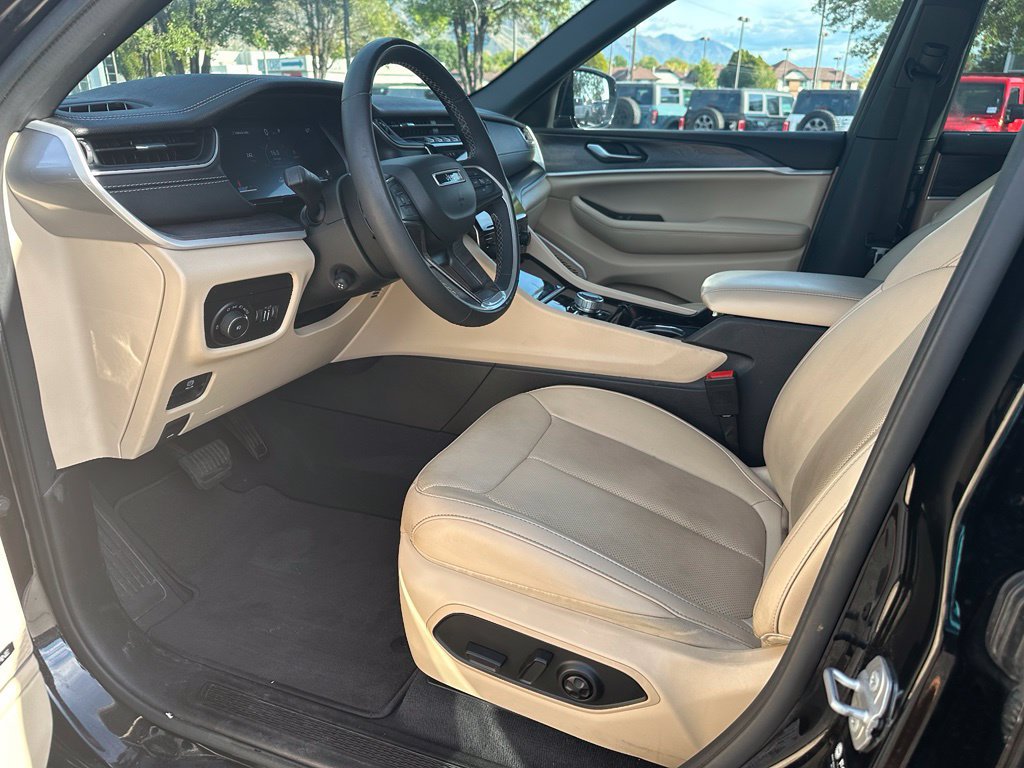 Used 2023 Jeep Grand Cherokee L Limited w/ Luxury Tech Group II AWD/4WD image 24