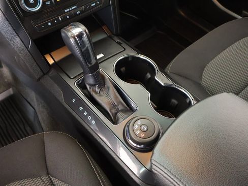 Used 2017 Ford Explorer XLT image 7