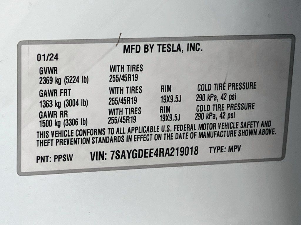 Used 2024 Tesla Model Y Long Range AWD/4WD image 31