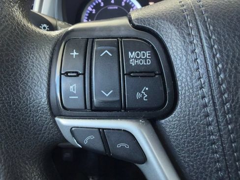 Used 2019 Toyota Highlander LE FWD image 28
