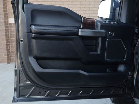 Used 2015 Ford F150 Platinum w/ Equipment Group 701A Luxury AWD/4WD image 15