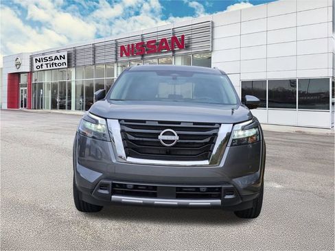 New 2025 Nissan Pathfinder SL image 2