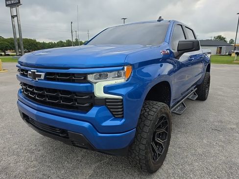 Used 2022 Chevrolet Silverado 1500 RST w/ Z71 Off-Road Package AWD/4WD image 2