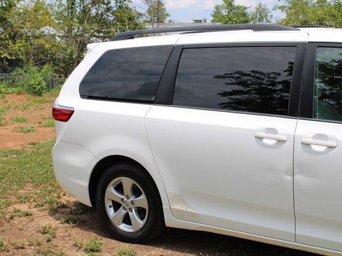 Used 2015 Toyota Sienna LE FWD image 5