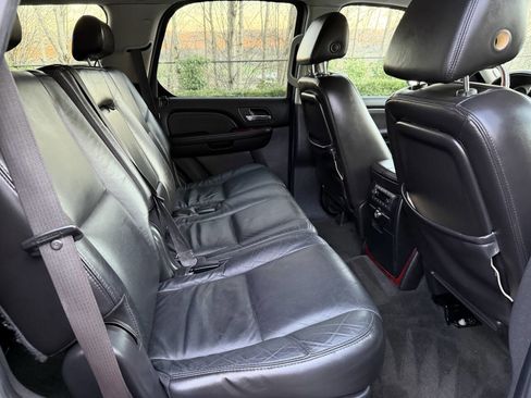 Used 2007 Cadillac Escalade AWD w/ Information Package image 27