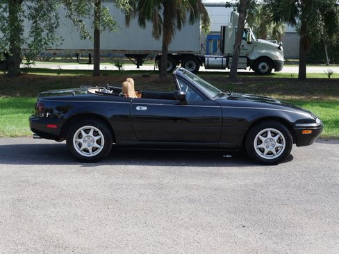 Used 1997 MAZDA MX-5 Miata RWD image 29