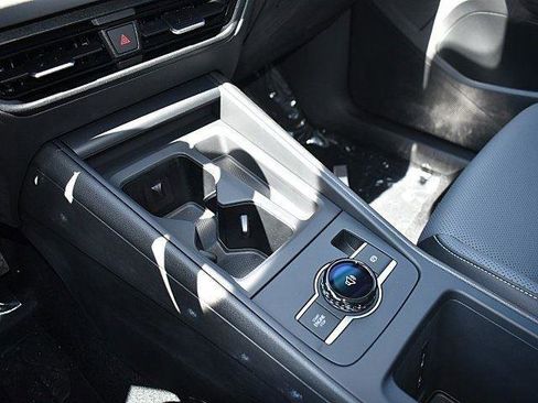 New 2025 Volkswagen Tiguan SE image 13