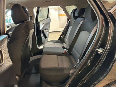 Used 2025 Kia Soul LX w/ LX Technology Package FWD image 25