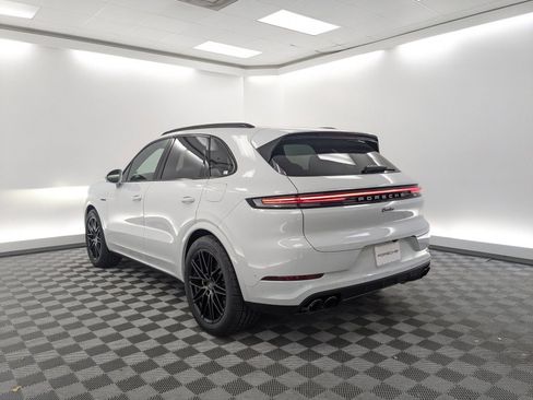 New 2026 Porsche Cayenne Turbo image 3
