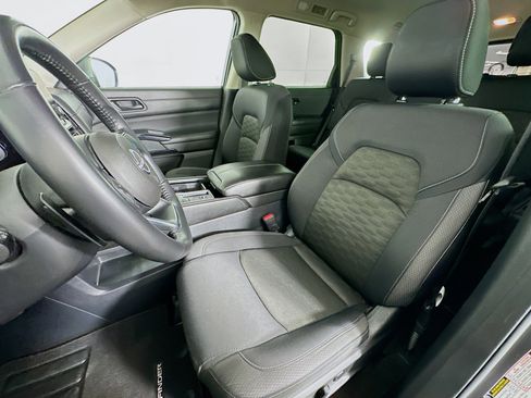 Used 2024 Nissan Pathfinder SV image 13