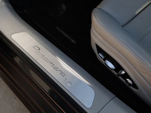 Used 2020 Porsche Panamera image 55