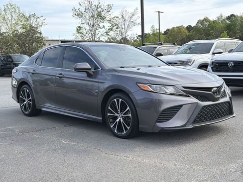 Used 2020 Toyota Camry SE image 7