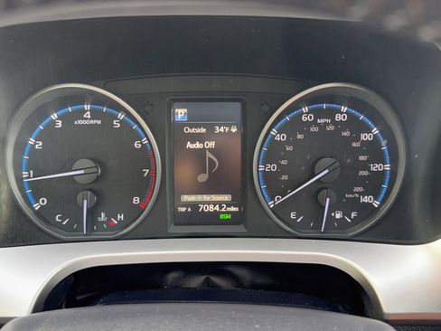 Used 2018 Toyota RAV4 XLE image 25