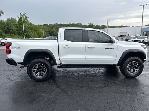 Used 2025 Chevrolet Colorado ZR2 w/ Technology Package AWD/4WD image 4