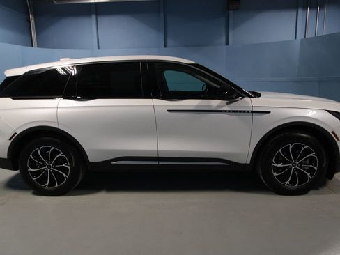 Used 2025 Lincoln Nautilus Premier w/ Equipment Group 102A image 35