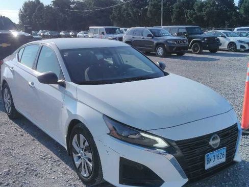 Used 2024 Nissan Altima 2.5 S FWD image 4