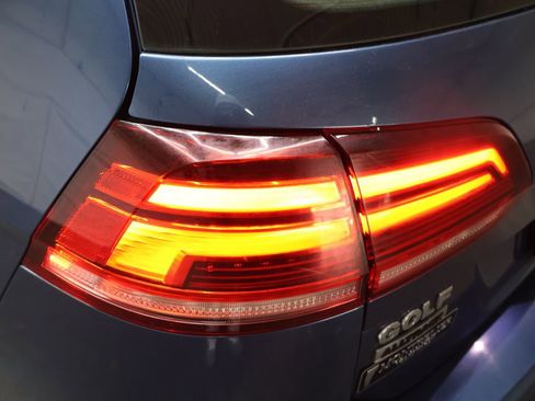 Used 2018 Volkswagen Golf Alltrack S image 26