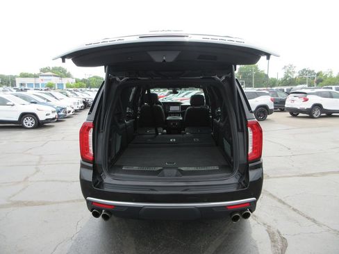Certified 2021 GMC Yukon XL Denali w/ Denali Premium Package AWD/4WD image 9