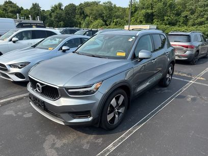 Used 2019 Volvo XC40 T5 Momentum