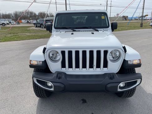 Used 2022 Jeep Wrangler Unlimited Sahara image 2