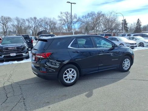 Used 2023 Chevrolet Equinox LT image 3