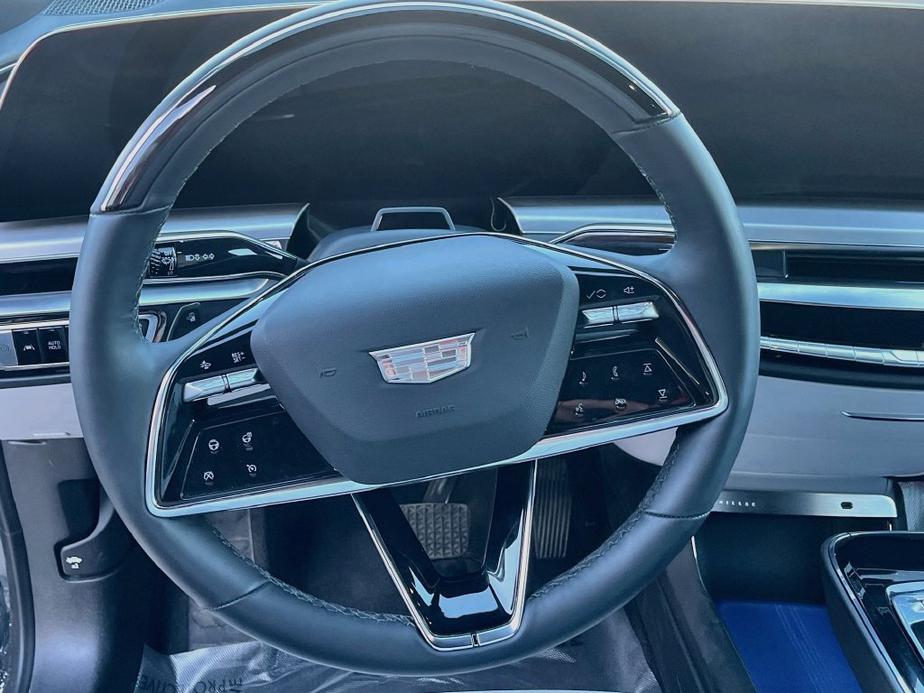 Used 2026 Cadillac Lyriq Luxury w/ LPO, Floor Liner Package AWD/4WD image 11