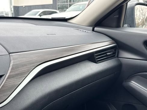 Used 2024 Nissan Altima 2.5 SV image 29