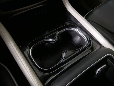 Used 2024 Chrysler Pacifica Limited image 25