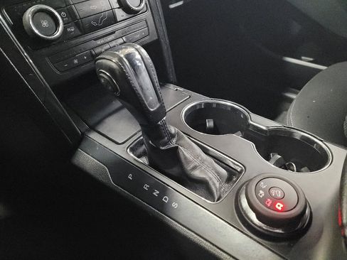 Used 2018 Ford Explorer XLT AWD/4WD image 26