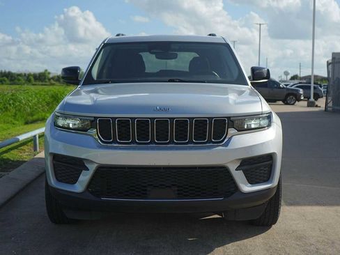 Used 2024 Jeep Grand Cherokee Laredo RWD image 6