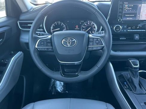 Certified 2021 Toyota Highlander XLE image 21