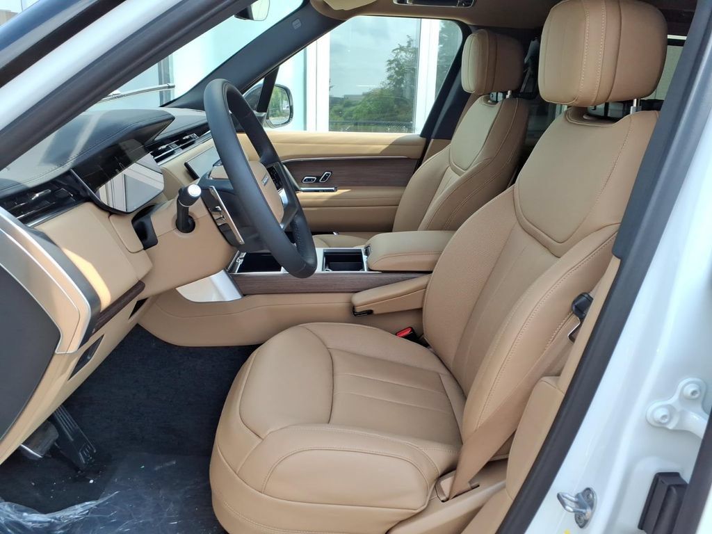 New 2026 Land Rover Range Rover Long Wheelbase SE AWD/4WD image 10