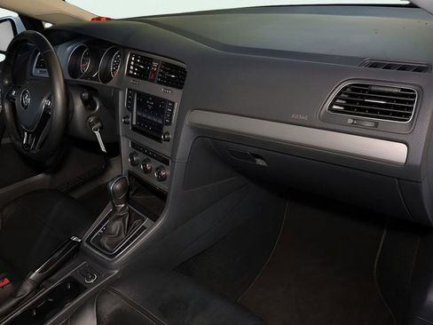 Used 2017 Volkswagen Golf S image 18