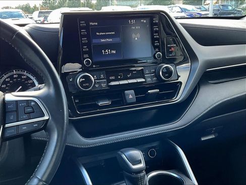 Used 2022 Toyota Highlander XLE image 19